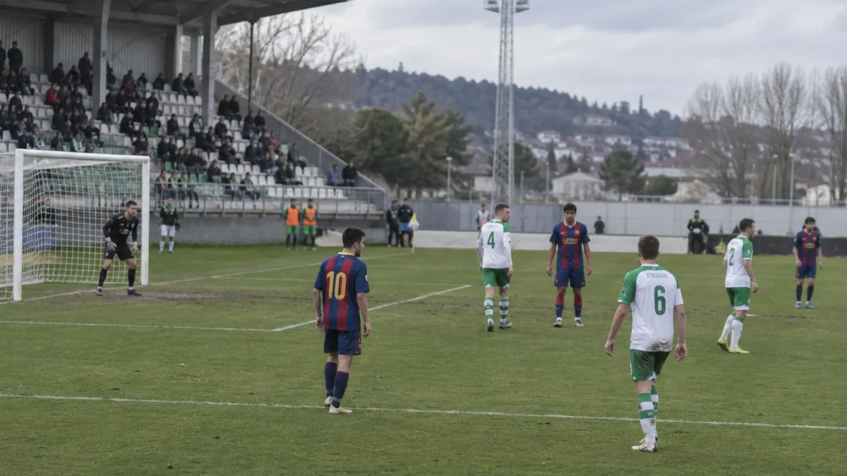 Barcelona øker avstanden i toppen etter 7-2 mot Racing Santander