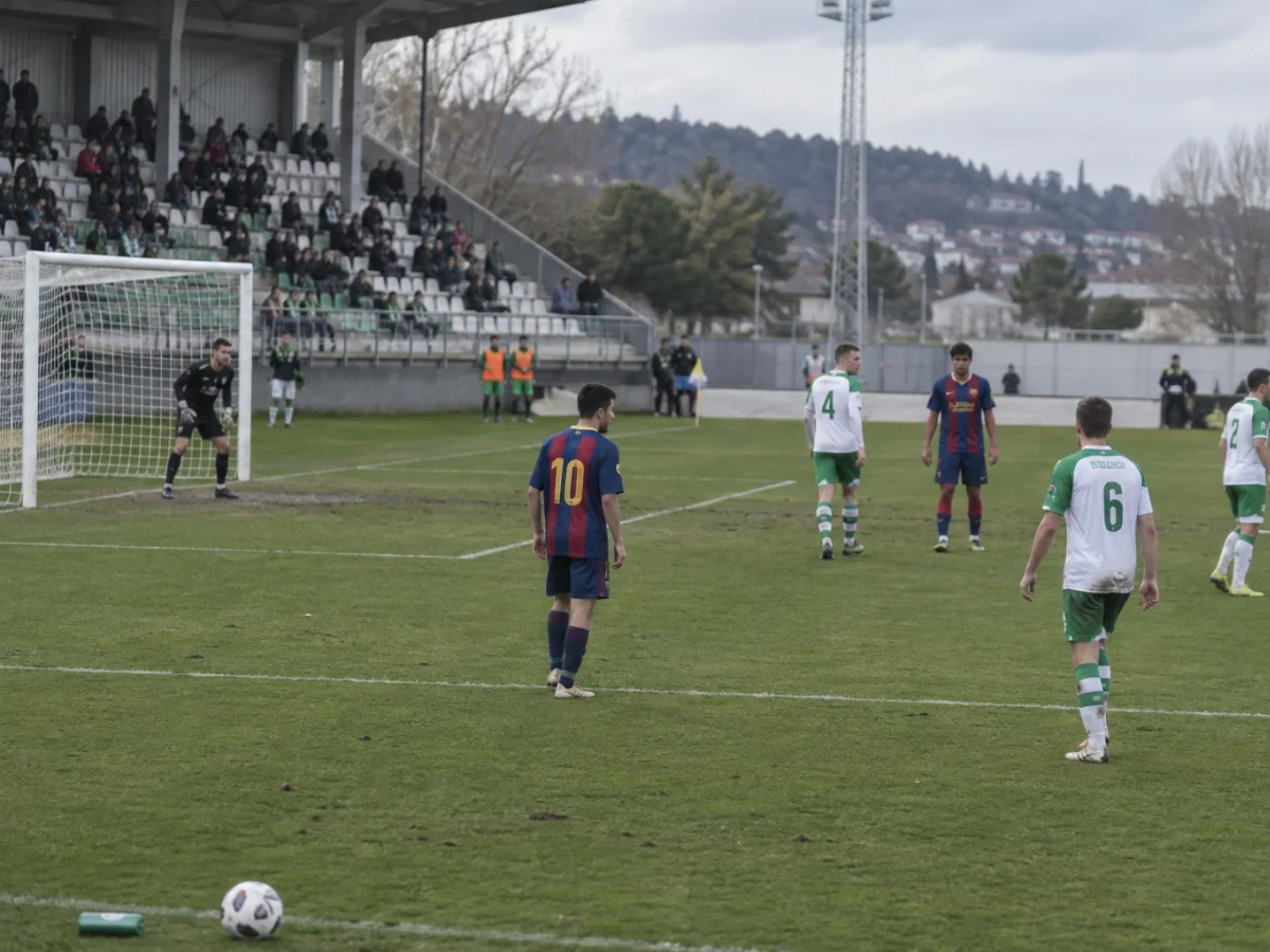 Barcelona øker avstanden i toppen etter 7-2 mot Racing Santander